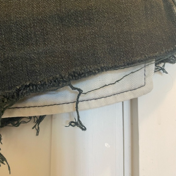 Vintage Levi’s 511 Black distressed jean shorts - Picture 5 of 14